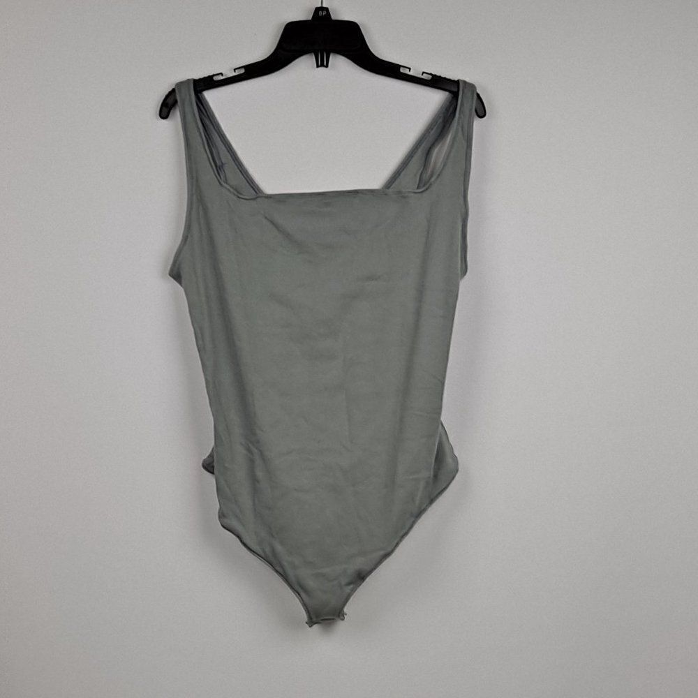 SKIMS ladies bodysuit NWT